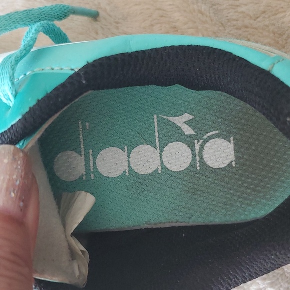 (3 For $20) Diadora girls runners - Picture 5 of 6